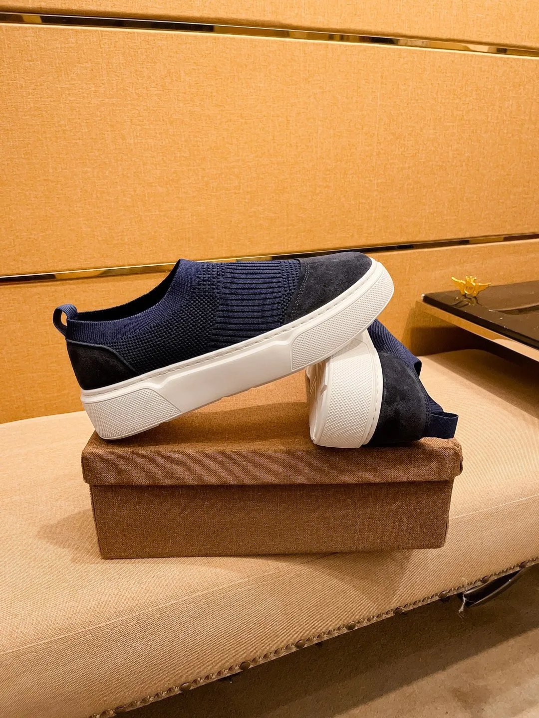 Men's shoes💰 400💰🔥【Dior】🔥Men's high-end brand of shoes official website 1:1 latest masterpiece: the upper is made of Italian imported first-layer cowhide with a comfortable and breathable lining➕original non-slip and wear-resistant outsole🔥, making walking more convenient and comfortable! An exclusive new model, a stunning work, a beautiful 1:1 replica [color] compared to the official quality! Create a fashionable personality to set off your uniqueness! A must-have for trendy men! Classic 🔥Size: 38-44 Color: 🔥 3⃣️colors available🔥